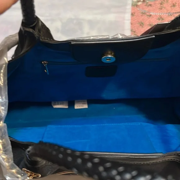 GUNAS Black Leather Tote with Structured design súper chic u will loved ! - Picture 7 of 13